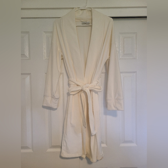 NWOT Cupcakes and Cashmere Collared Robe w/ Belt Cream sz M - Picture 1 of 8